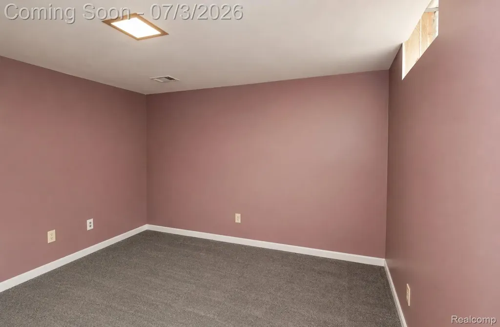 11085 Busch Avenue Warren City MI 48089