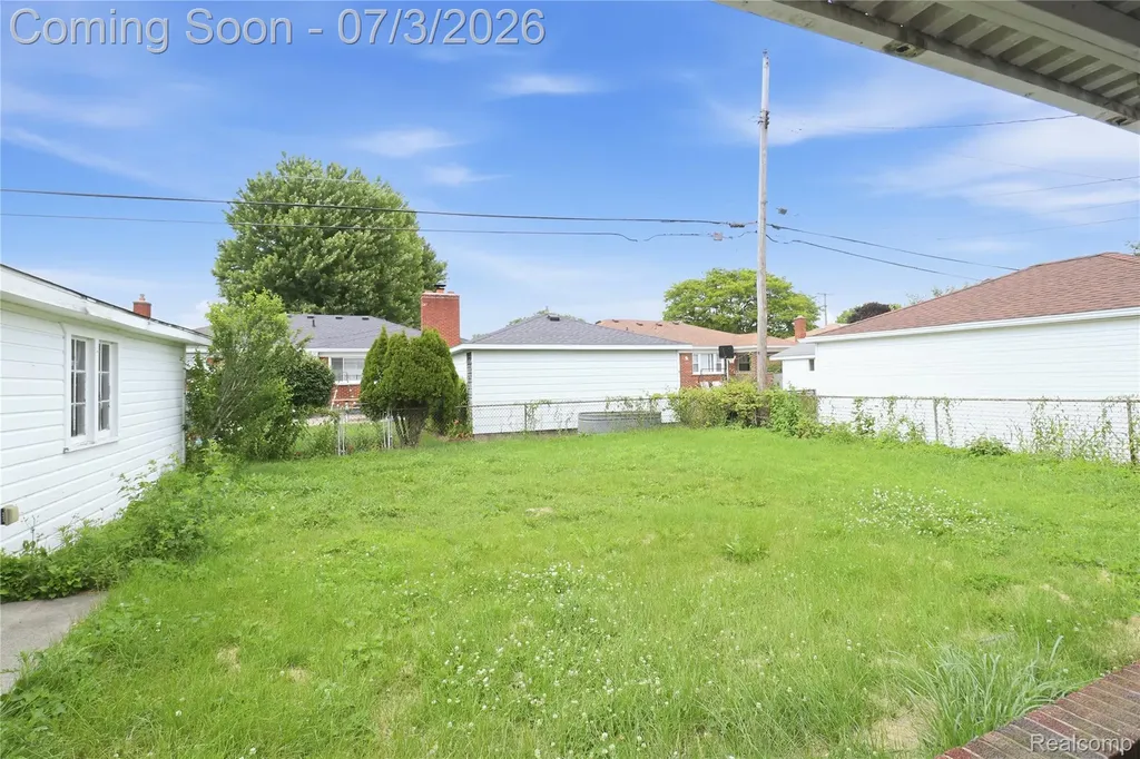 11085 Busch Avenue Warren City MI 48089