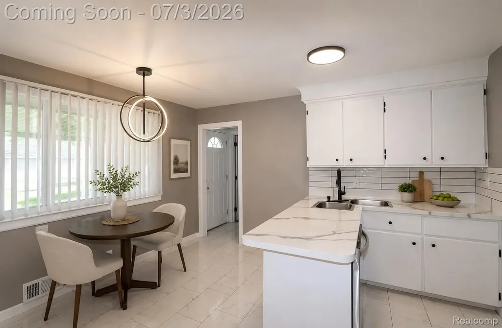11085 Busch Avenue Warren City MI 48089