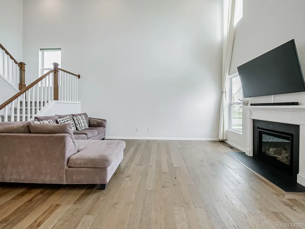 2716 Maize Loop Saline Township MI 48176