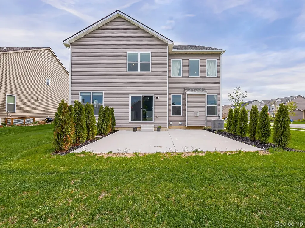 2716 Maize Loop Saline Township MI 48176