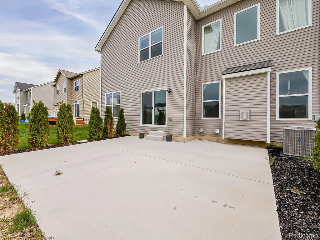 2716 Maize Loop Saline Township MI 48176