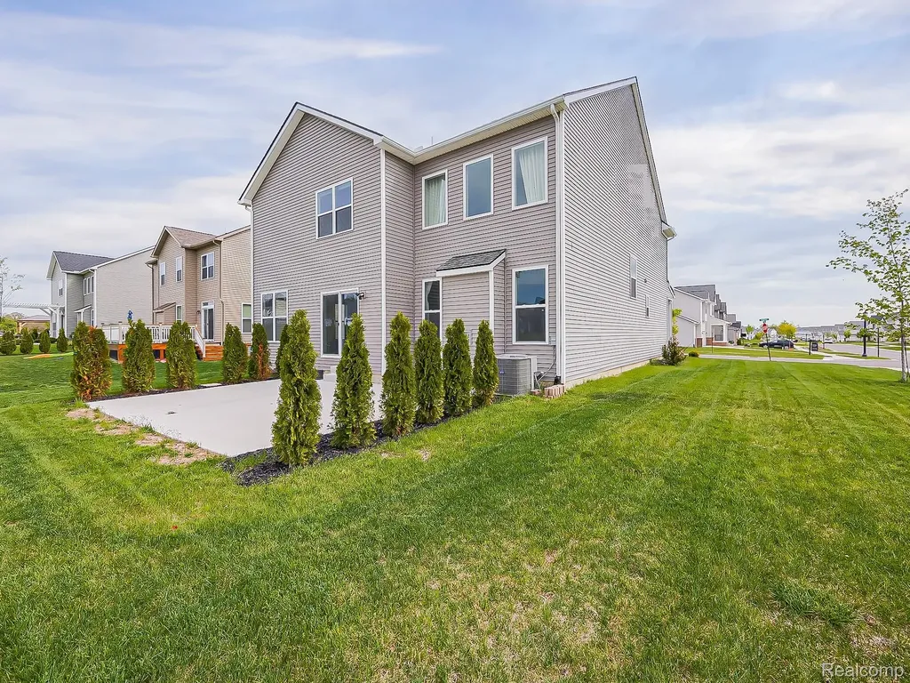 2716 Maize Loop Saline Township MI 48176