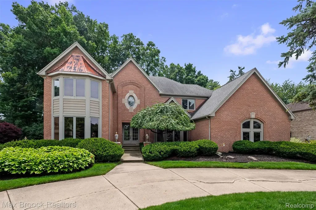 3015 Woodcreek Way Bloomfield Charter Township MI 48304