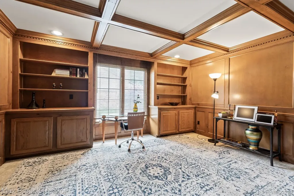 3015 Woodcreek Way Bloomfield Charter Township MI 48304