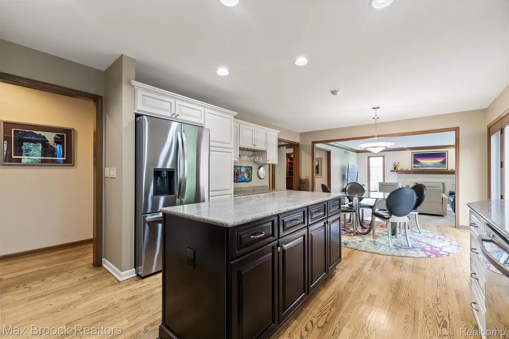 3015 Woodcreek Way Bloomfield Charter Township MI 48304