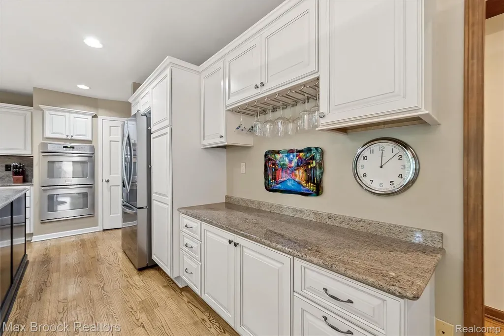 3015 Woodcreek Way Bloomfield Charter Township MI 48304