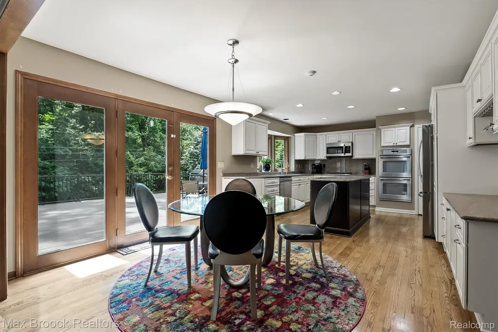 3015 Woodcreek Way Bloomfield Charter Township MI 48304