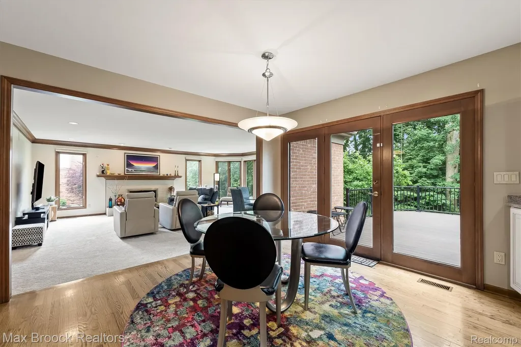 3015 Woodcreek Way Bloomfield Charter Township MI 48304