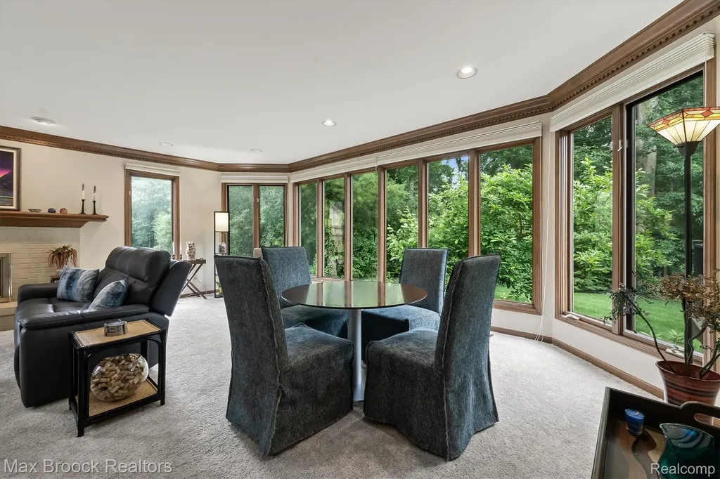 3015 Woodcreek Way Bloomfield Charter Township MI 48304