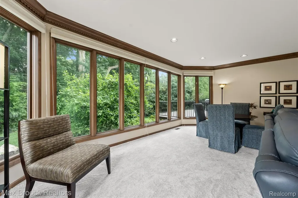 3015 Woodcreek Way Bloomfield Charter Township MI 48304