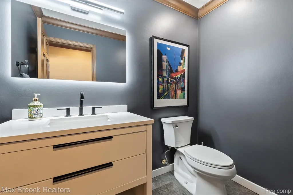 3015 Woodcreek Way Bloomfield Charter Township MI 48304