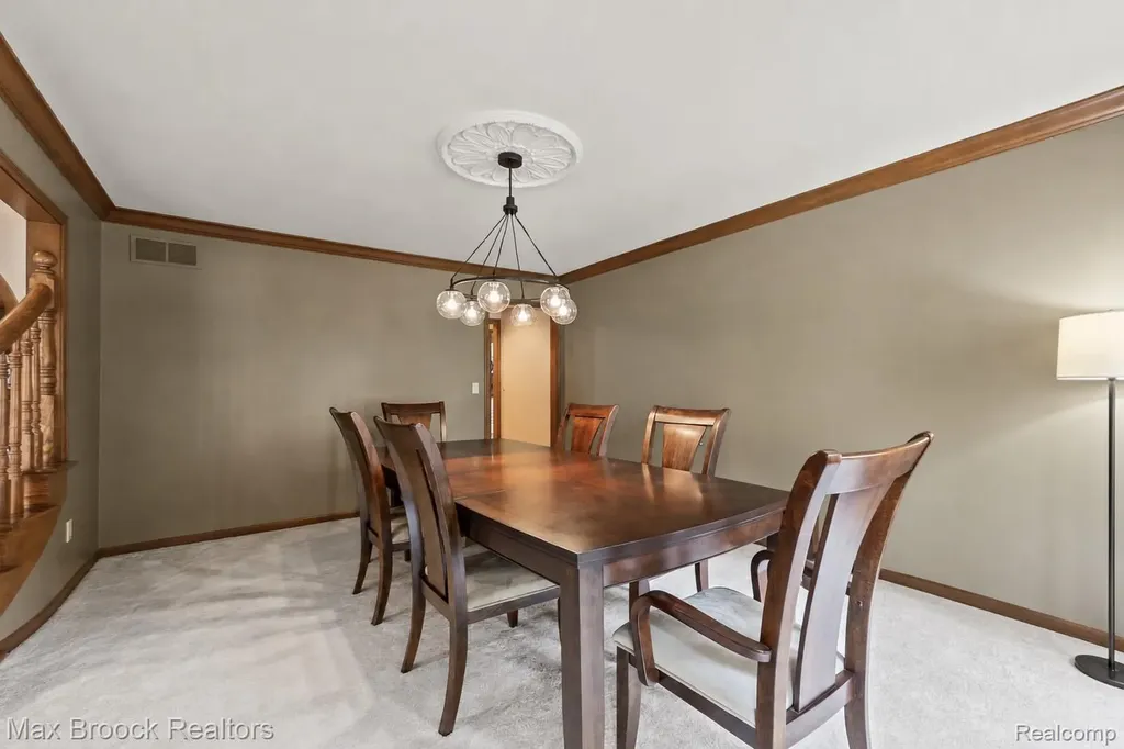 3015 Woodcreek Way Bloomfield Charter Township MI 48304