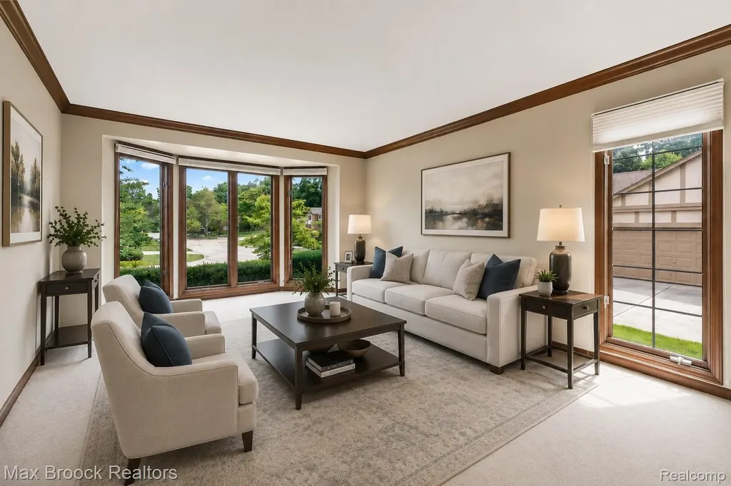 3015 Woodcreek Way Bloomfield Charter Township MI 48304