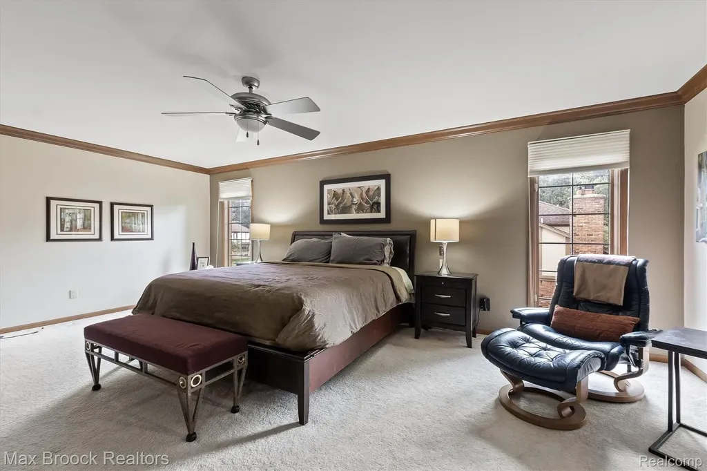 3015 Woodcreek Way Bloomfield Charter Township MI 48304