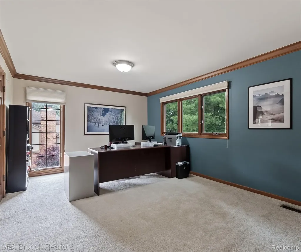 3015 Woodcreek Way Bloomfield Charter Township MI 48304