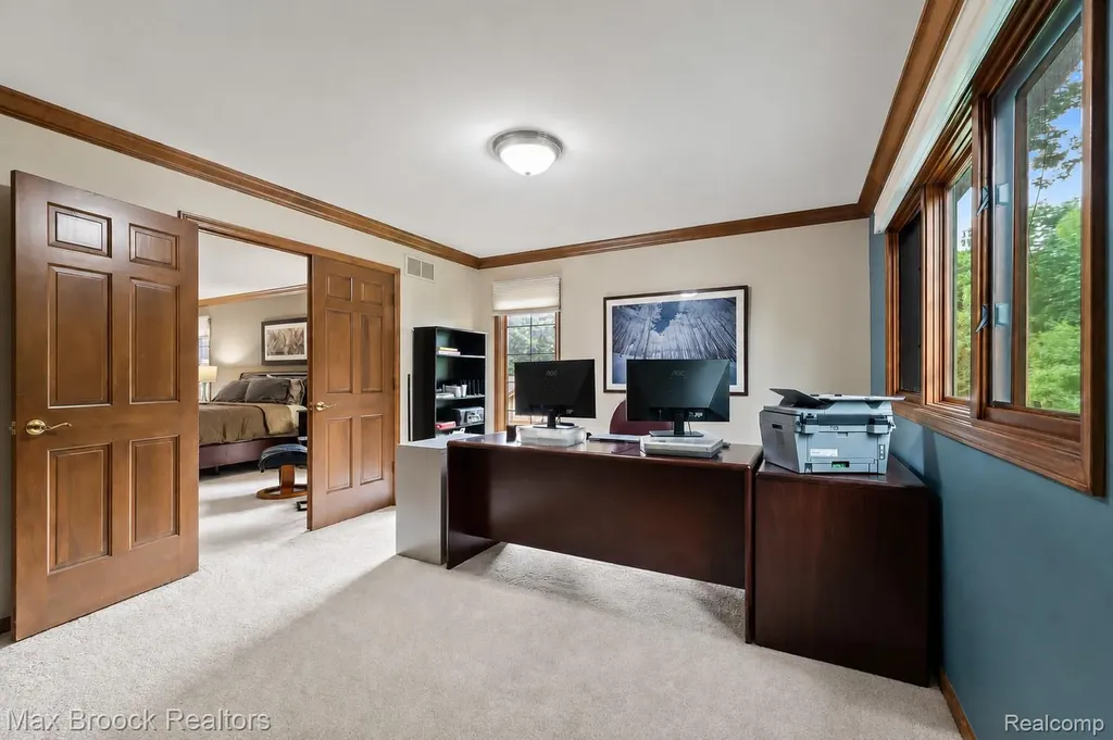 3015 Woodcreek Way Bloomfield Charter Township MI 48304