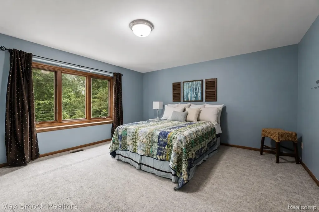 3015 Woodcreek Way Bloomfield Charter Township MI 48304