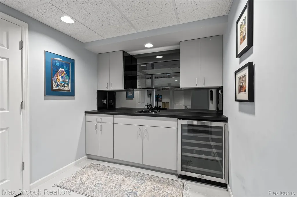 3015 Woodcreek Way Bloomfield Charter Township MI 48304