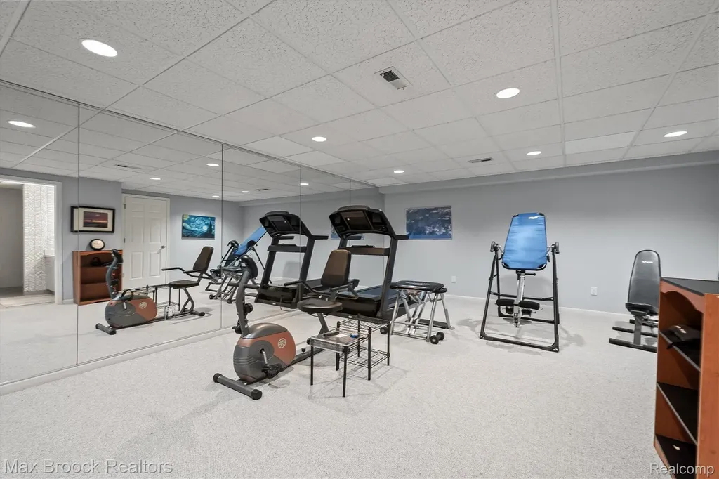 3015 Woodcreek Way Bloomfield Charter Township MI 48304