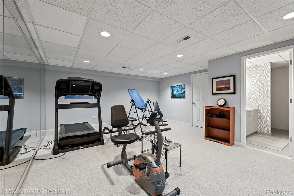 3015 Woodcreek Way Bloomfield Charter Township MI 48304