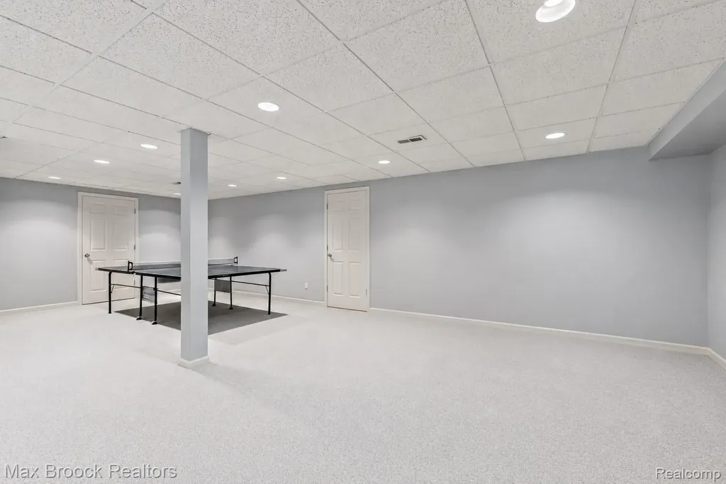 3015 Woodcreek Way Bloomfield Charter Township MI 48304