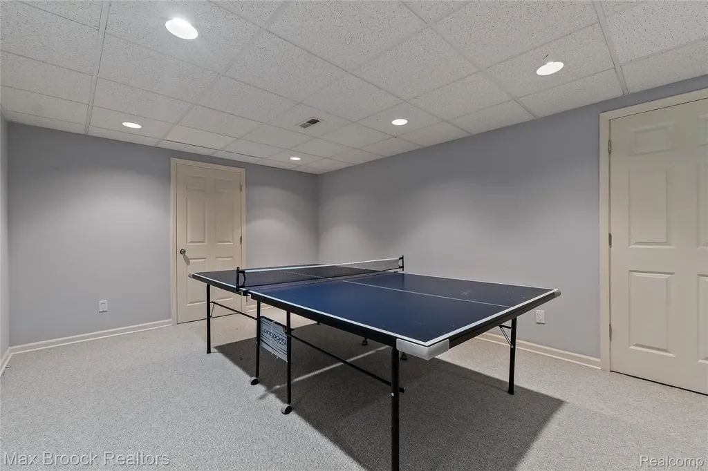 3015 Woodcreek Way Bloomfield Charter Township MI 48304
