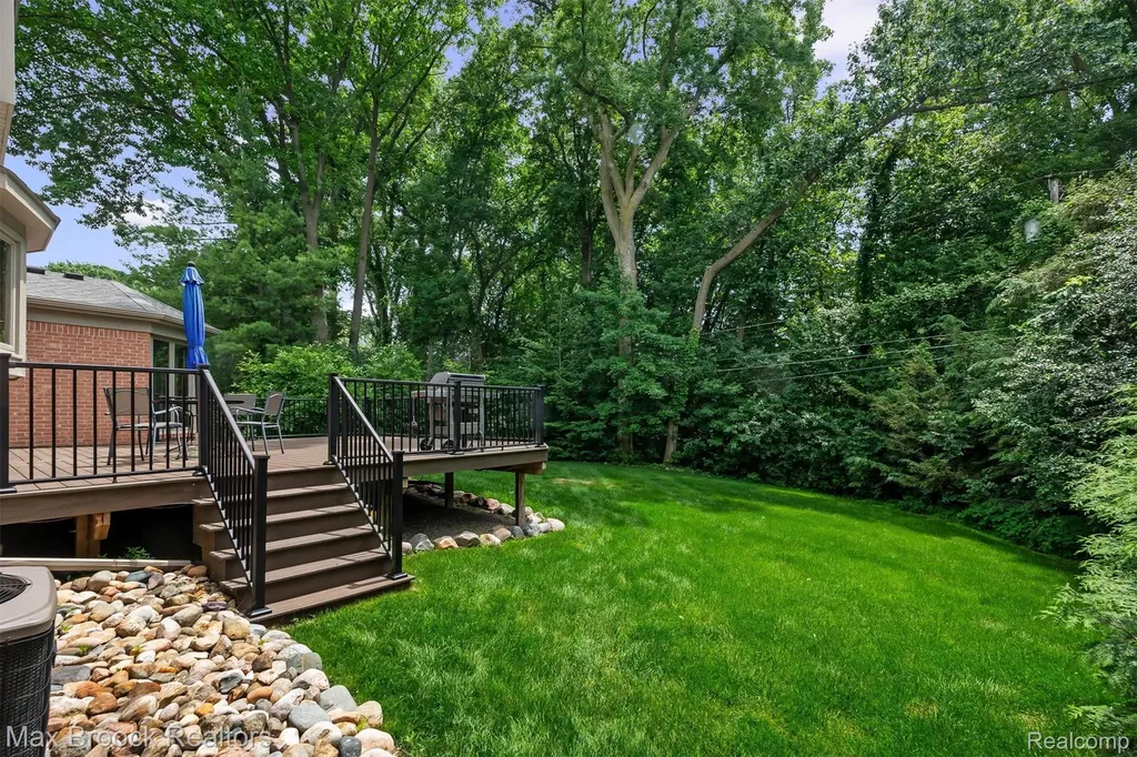 3015 Woodcreek Way Bloomfield Charter Township MI 48304