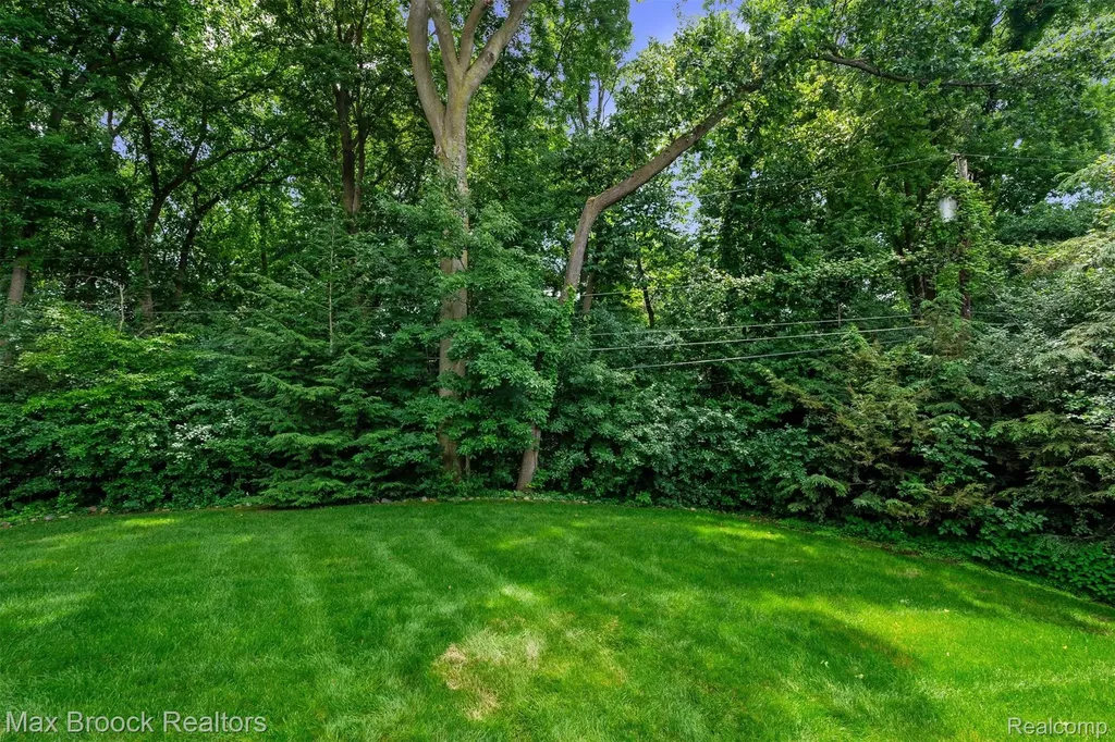 3015 Woodcreek Way Bloomfield Charter Township MI 48304