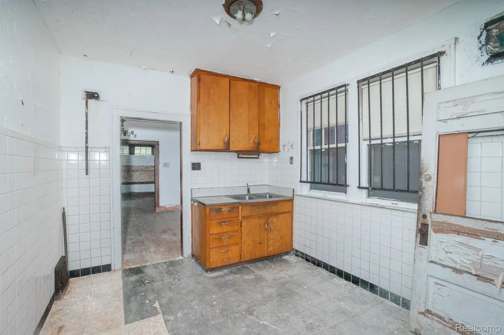 612 Lakewood Street Detroit City MI 48215