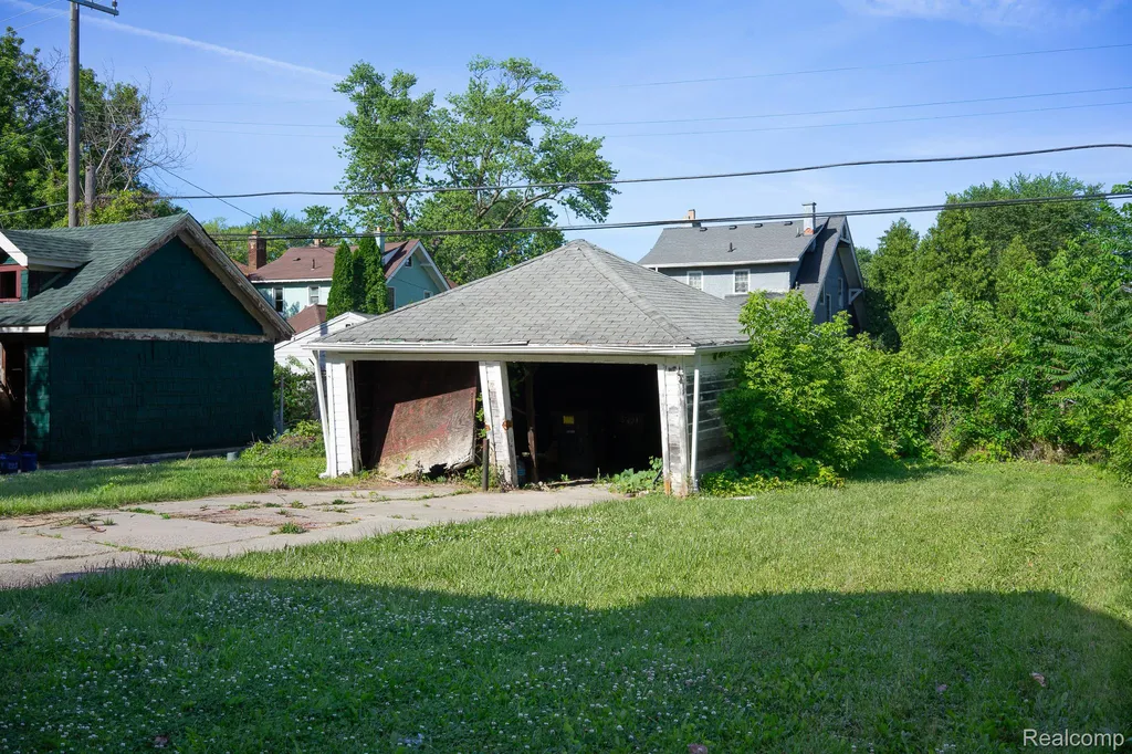 612 Lakewood Street Detroit City MI 48215
