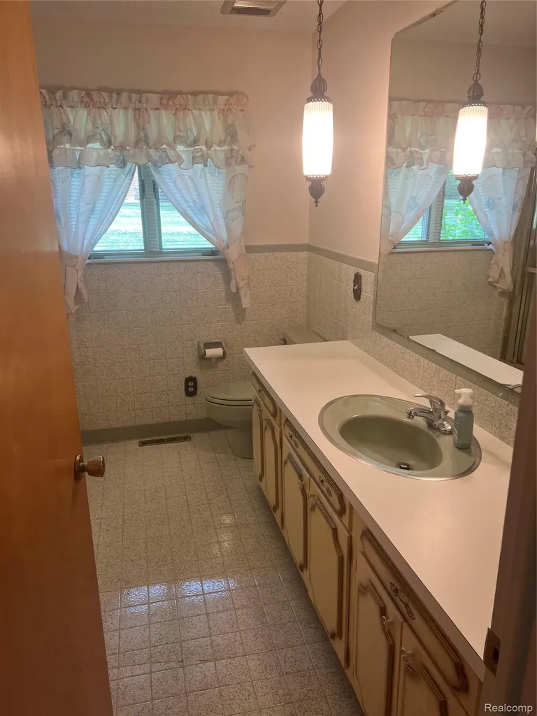 1361 Dyemeadow Lane Flint Charter Township MI 48532