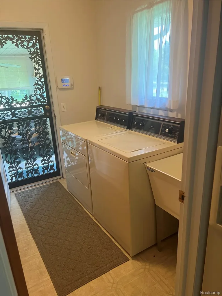 1361 Dyemeadow Lane Flint Charter Township MI 48532