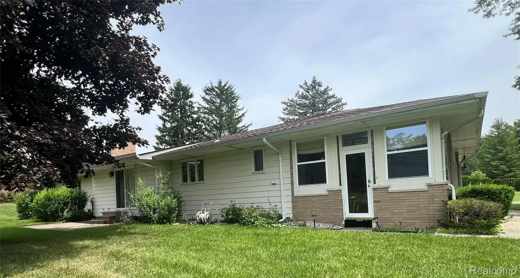 1361 Dyemeadow Lane Flint Charter Township MI 48532