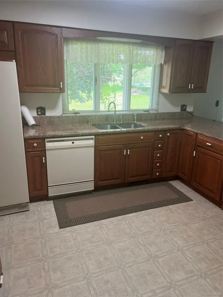 1361 Dyemeadow Lane Flint Charter Township MI 48532