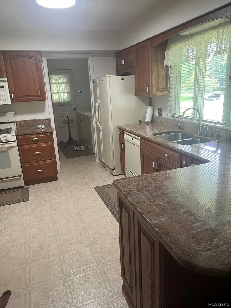 1361 Dyemeadow Lane Flint Charter Township MI 48532
