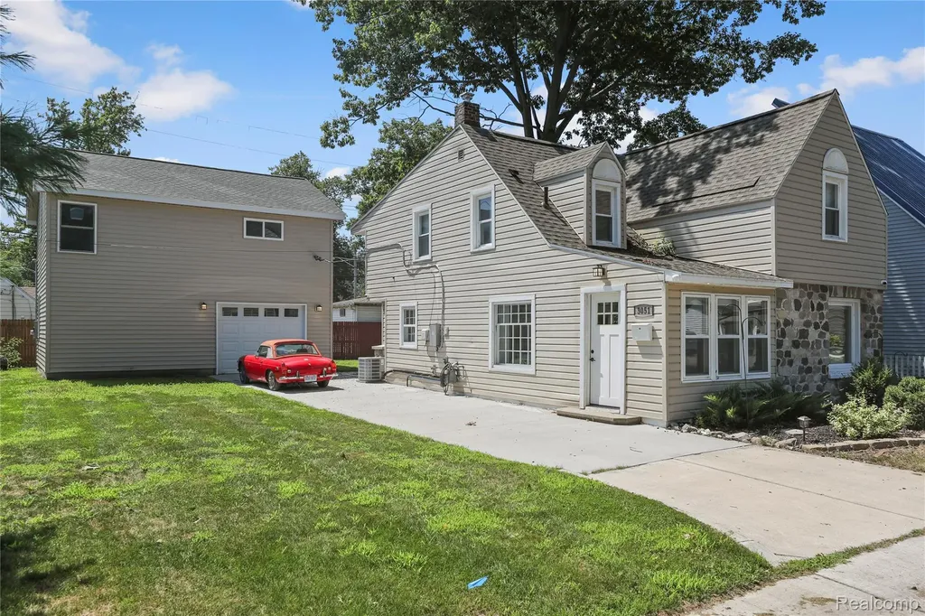 3051 Elmwood Drive Fort Gratiot Charter Township MI 48059
