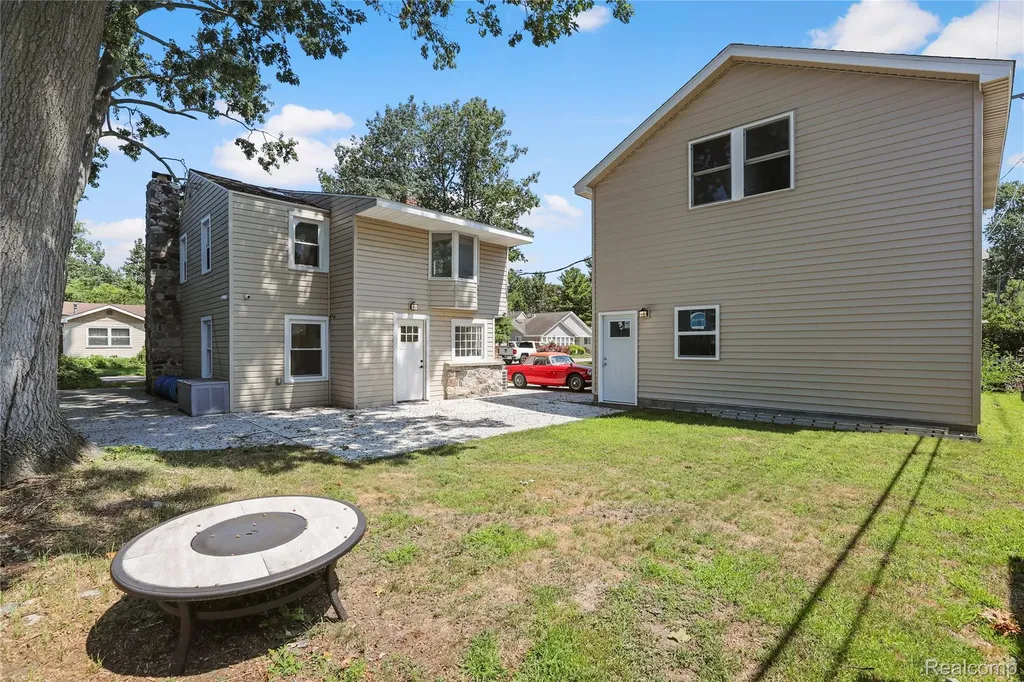 3051 Elmwood Drive Fort Gratiot Charter Township MI 48059