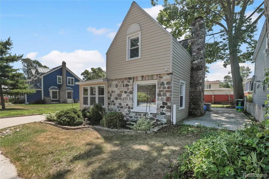 3051 Elmwood Drive Fort Gratiot Charter Township MI 48059