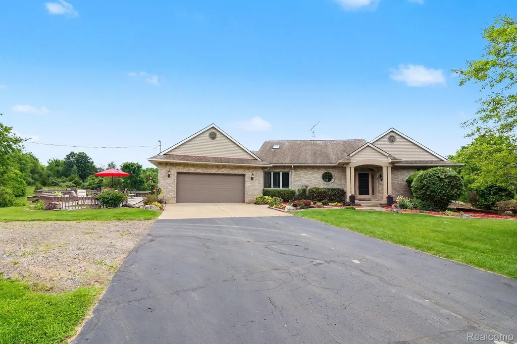 18501 Taylor Lake Road Rose Township MI 48442