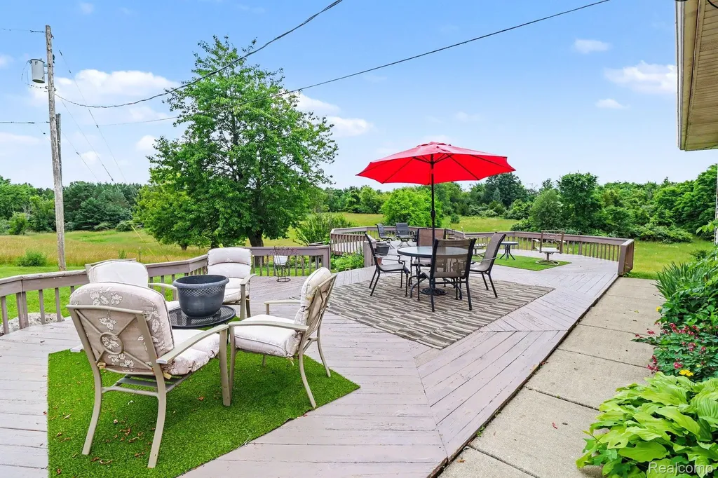 18501 Taylor Lake Road Rose Township MI 48442