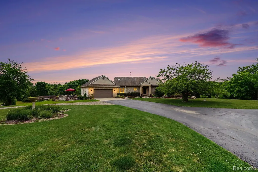 18501 Taylor Lake Road Rose Township MI 48442