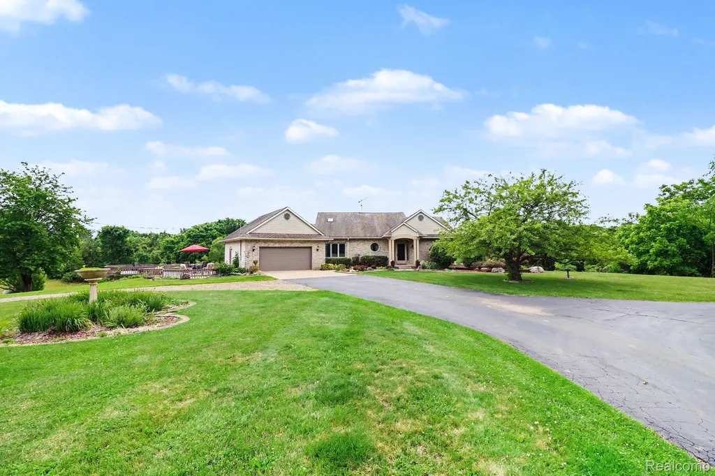18501 Taylor Lake Road Rose Township MI 48442