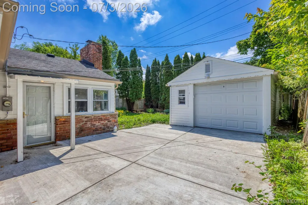 4335 W 14 Mile Road Royal Oak City MI 48073