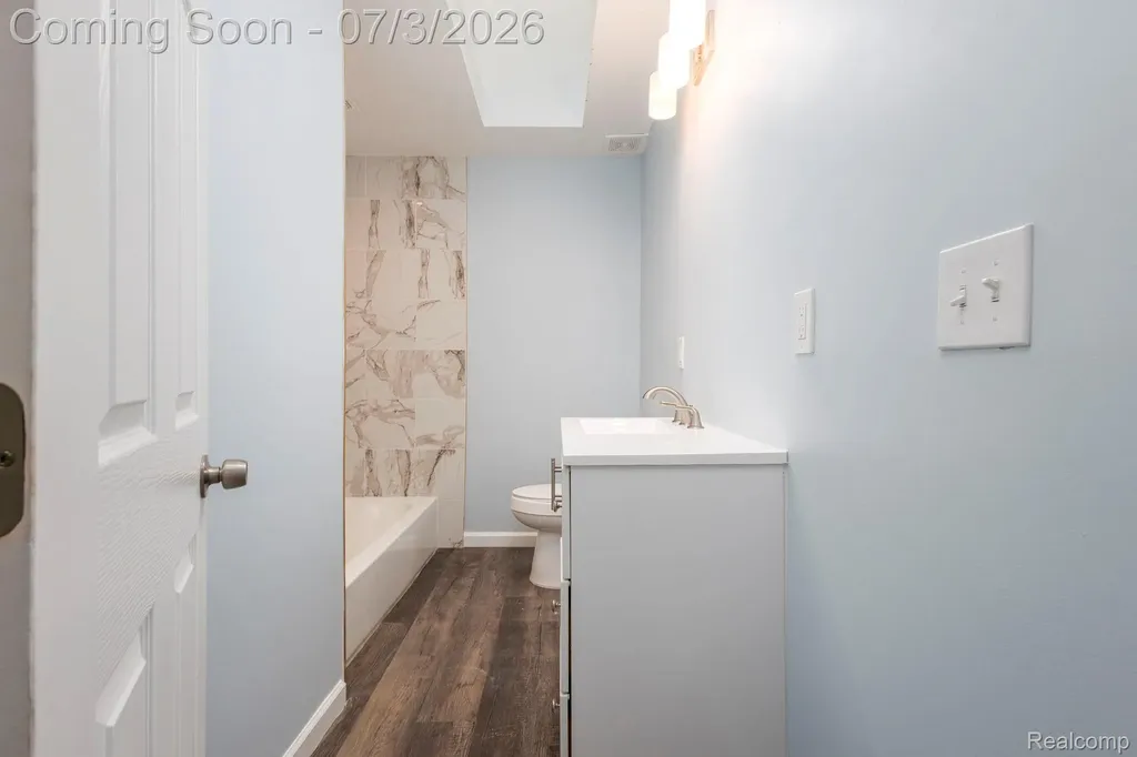 4335 W 14 Mile Road Royal Oak City MI 48073
