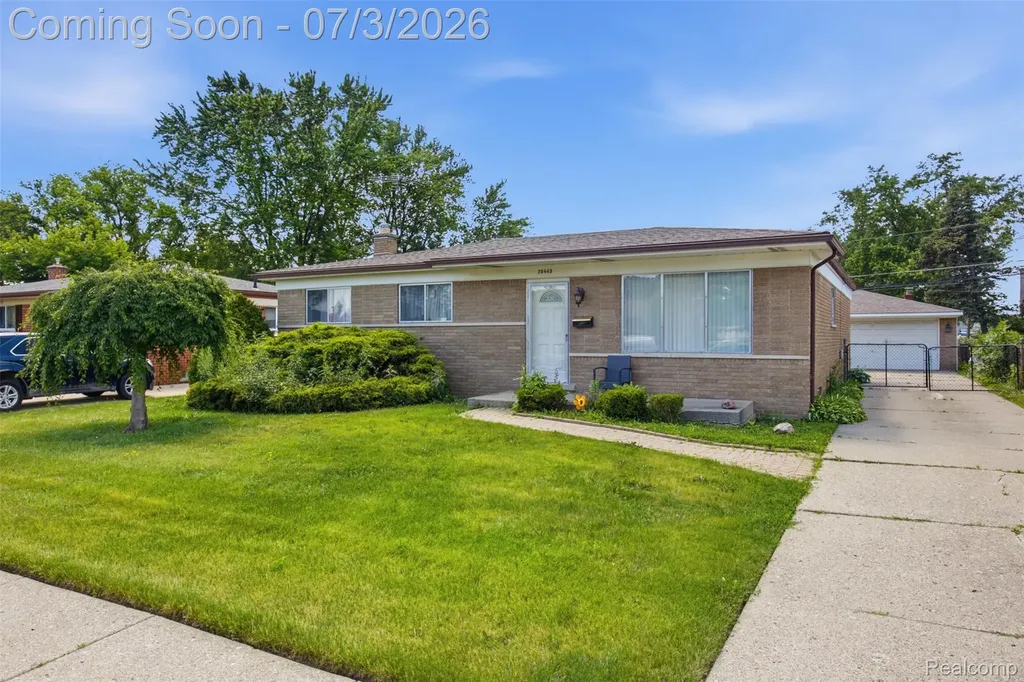 28445 Bradner Drive Warren City MI 48088