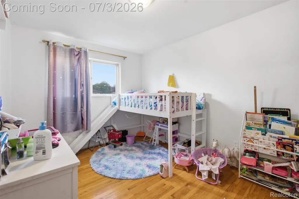 28445 Bradner Drive Warren City MI 48088