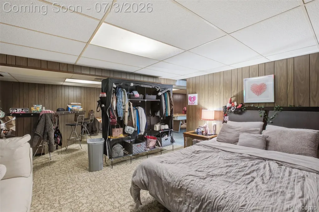 28445 Bradner Drive Warren City MI 48088