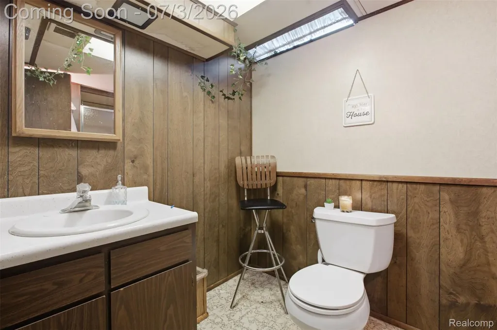 28445 Bradner Drive Warren City MI 48088