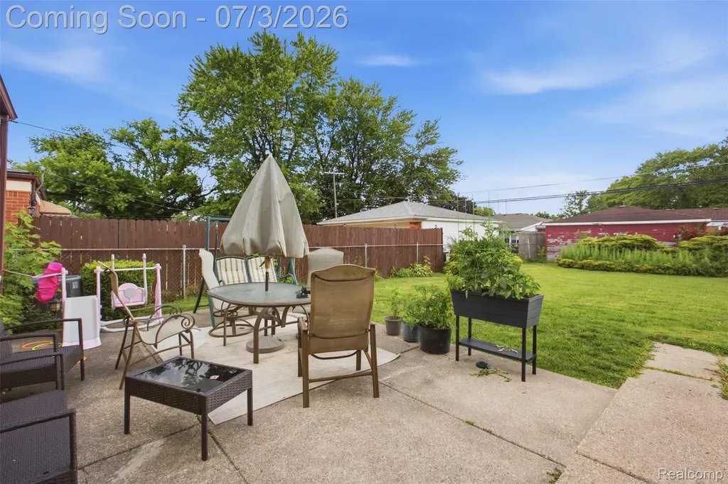 28445 Bradner Drive Warren City MI 48088